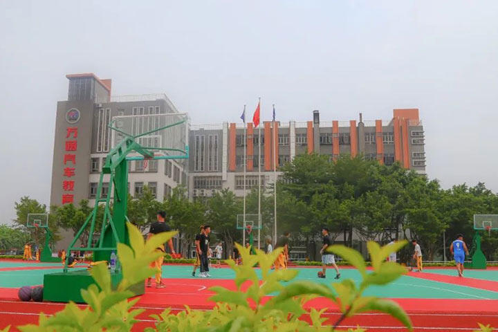 选择广州万通技术学校  做现代“六有”人才